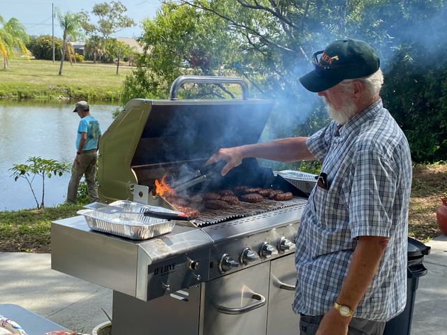 KN4JEN working the grill